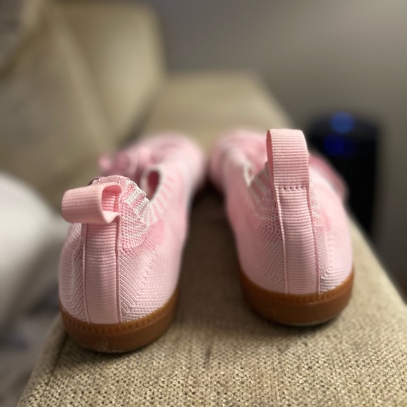 Pink woman’s soft mesh Adidas sneakers. - Picture 5 of 5